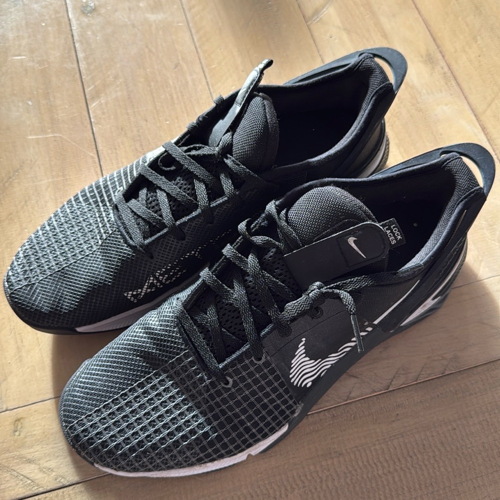 Nike metcon men’s shoe. Like new. Size 11